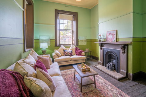 Post Office Residence - Holiday Find 4