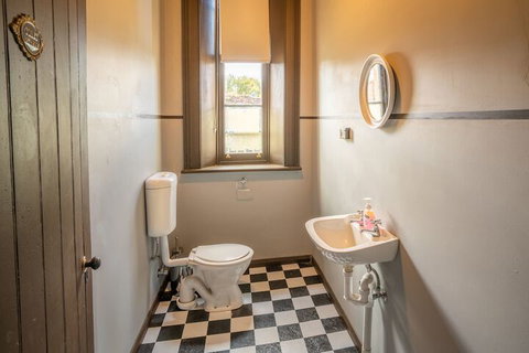 Post Office Residence - Holiday Find 7