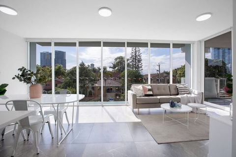 Wow Southport Apartment Near Light Rail Station - Holiday Find 7