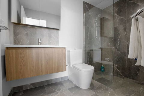 Wow Southport Apartment Near Light Rail Station - Holiday Find 6