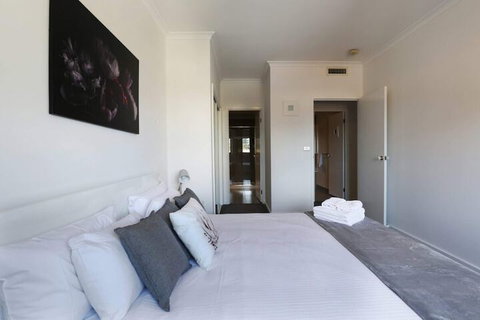 Extra Large 2 Bedroom Apartment In Melbournes Southbank - Holiday Find 3