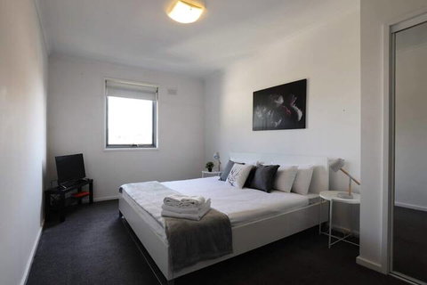 Extra Large 2 Bedroom Apartment In Melbournes Southbank - Holiday Find 6