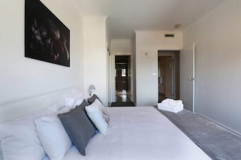 Extra Large 2 Bedroom Apartment In Melbournes Southbank - Holiday Find 0