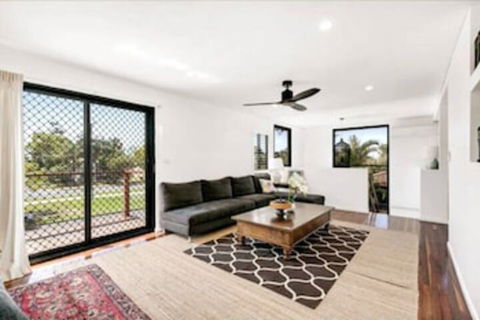 Spacious 2 Bedroom Townhouse In Southport - Holiday Find 0