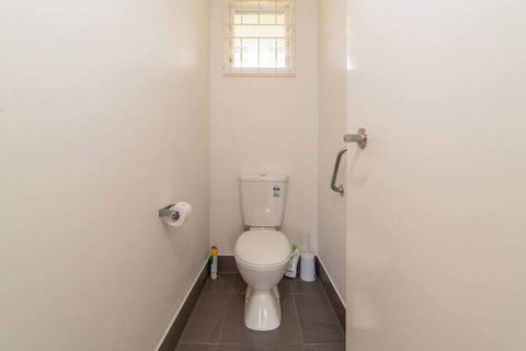 Peaceful 3 Bedroom Apartment In Ascot - Holiday Find 4