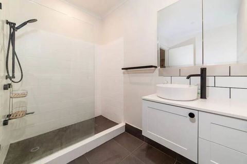 Peaceful 3 Bedroom Apartment In Ascot - Holiday Find 6