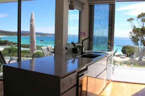 BEACHHOUSE BINALONG Luxury Waterfront Holiday House At Bay Of Fires - Holiday Find 4