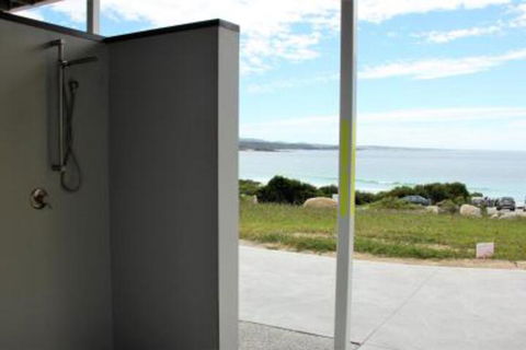BEACHHOUSE BINALONG Luxury Waterfront Holiday House At Bay Of Fires - Holiday Find 0