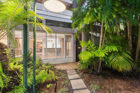 Luxury PoolSide Apartment In Beachfront - Holiday Find 1