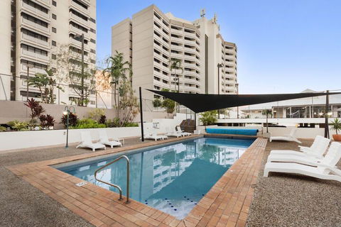 Luxury PoolSide Apartment In Beachfront - Holiday Find 4
