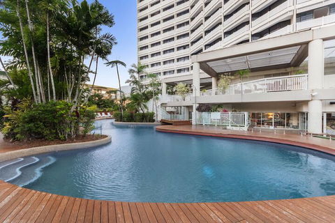 Luxury PoolSide Apartment In Beachfront - Holiday Find 2