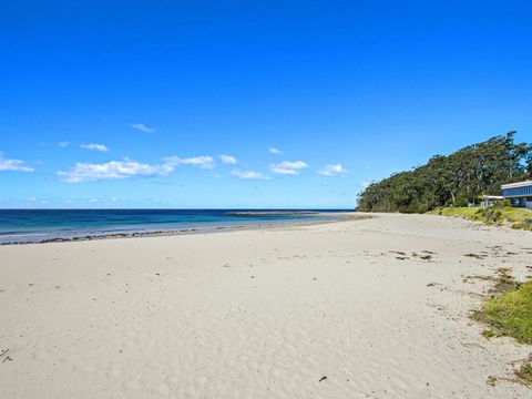 DAVIES STREET MOLLYMOOK 4 / 14 - Holiday Find 4