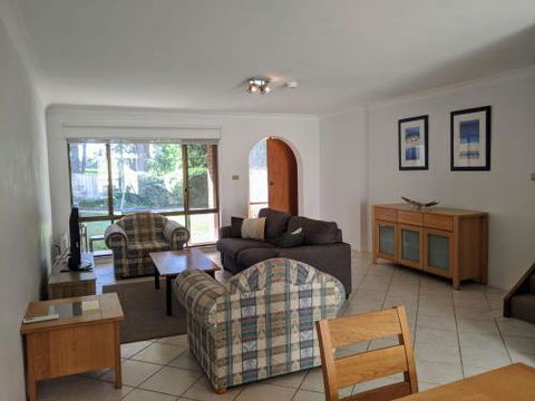 DAVIES STREET 3 / 14 MOLLYMOOK - Holiday Find 4