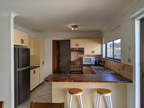 DAVIES STREET 3 / 14 MOLLYMOOK - Holiday Find 5