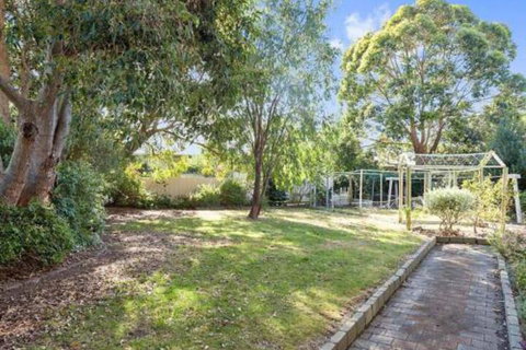 GUMS & ROSES Family Home In The Heart Of Town. - Holiday Find 0