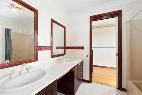 GUMS & ROSES Family Home In The Heart Of Town. - Holiday Find 3