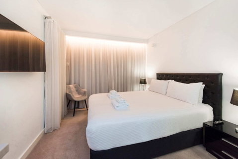 Chic Apartment With Rooftop - Holiday Find 4