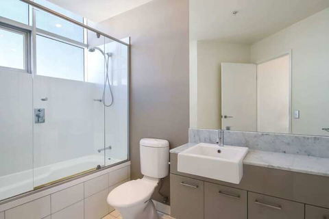 Spacious 3 Bedroom Apartment On The 39th Floor With Pool - Holiday Find 2