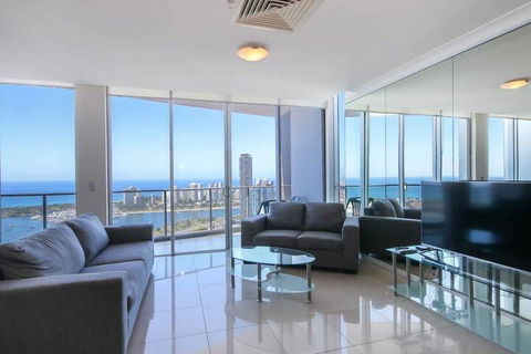Spacious 3 Bedroom Apartment On The 39th Floor With Pool - Holiday Find 6