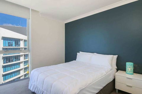 Spacious 3 Bedroom Apartment On The 39th Floor With Pool - Holiday Find 3