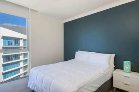 Spacious 3 Bedroom Apartment On The 39th Floor With Pool - Holiday Find 0