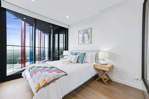 HomeHotel Extreme Luxury Apt Next To Mall & Train - Holiday Find 3