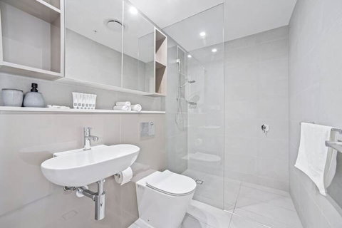 HomeHotel Extreme Luxury Apt Next To Mall & Train - Holiday Find 1