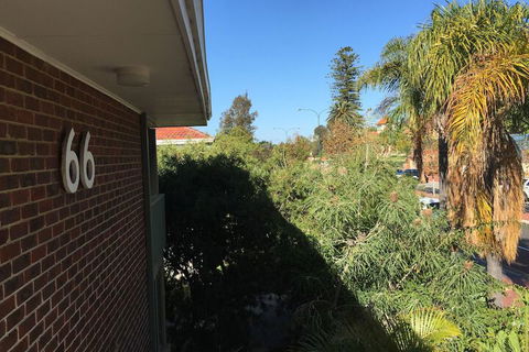 B6 Cafes & Restaurants Close To UWA - Holiday Find 3
