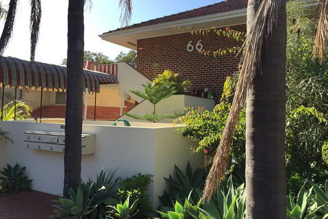 B6 Cafes & Restaurants Close To UWA - Holiday Find 4