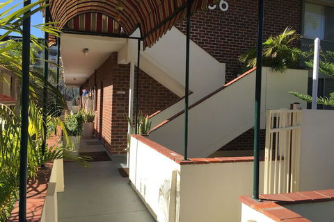 B6 Cafes & Restaurants Close To UWA - Holiday Find 2