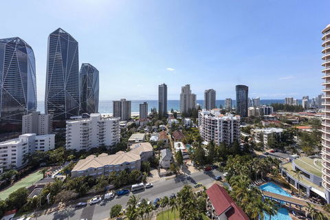 Oaks Gold Coast Hotel - Holiday Find 6