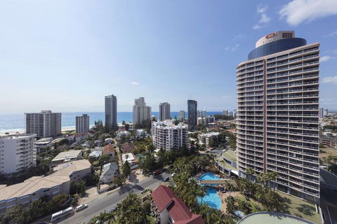 Oaks Gold Coast Hotel - Holiday Find 1
