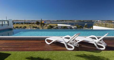 Sky Broadwater Apartments - Holiday Find 2