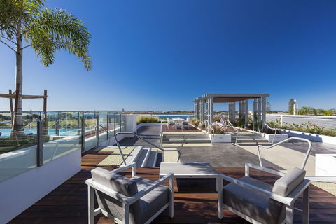 Sky Broadwater Apartments - Holiday Find 3