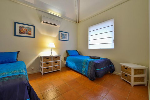 Osprey Holiday Village Unit 112 Vibrant 3 Bedroom Holiday Villa With A Pool In The Complex - Holiday Find 4