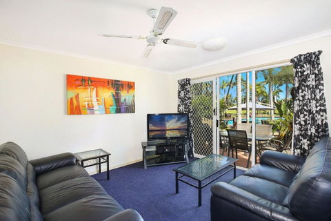 Resort Style The Oasis Resort Villa 7 2 Landsborough Pde - Holiday Find 3