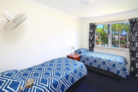 Resort Style The Oasis Resort Villa 7 2 Landsborough Pde - Holiday Find 6