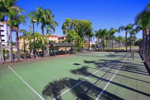 Resort Style The Oasis Resort Villa 7 2 Landsborough Pde - Holiday Find 5