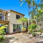 Resort Style The Oasis Resort Villa 7 2 Landsborough Pde - Holiday Find 0