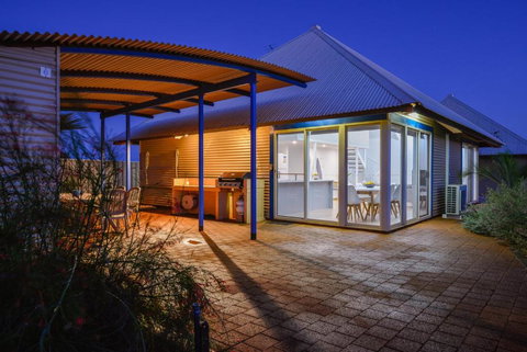 Osprey Holiday Village Unit 106 Trendy 3 Bedroom Holiday Villa With A Pool In The Complex - Holiday Find 2