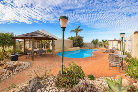 Osprey Holiday Village Unit 106 Trendy 3 Bedroom Holiday Villa With A Pool In The Complex - Holiday Find 3