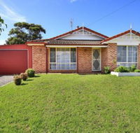 Kingfisher Pet Friendly 10 Mins to Hyams Beach - Holiday Find
