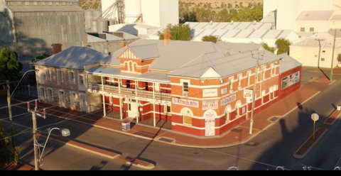 Riverside Hotel - Holiday Find 5