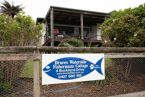Bruces Waterside Units - Holiday Find 2