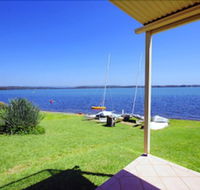 Blue Water at Mannering Park - Holiday Find