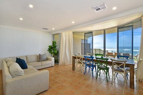 JoeAnne At Blue Bay Absolute Beachfront - Holiday Find 6