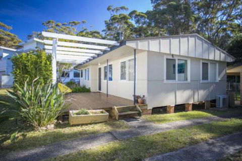 MOLLYMOOK BEACH COTTAGE - Holiday Find 3