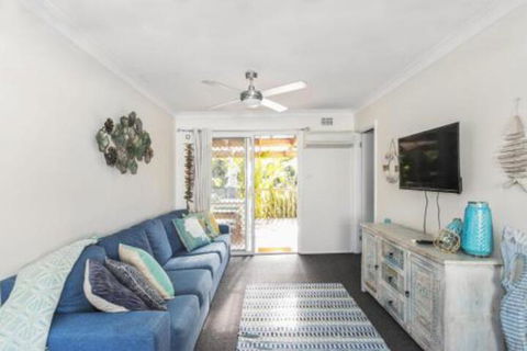 MOLLYMOOK BEACH COTTAGE - Holiday Find 4