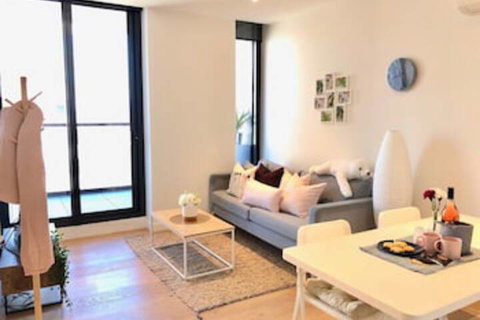 Deluxe And Brand New Lakeside Apartment - Holiday Find 0