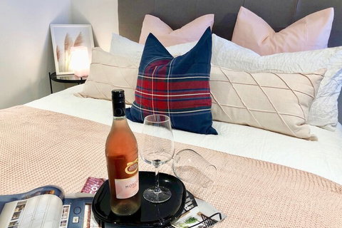 Deluxe And Brand New Lakeside Apartment - Holiday Find 6